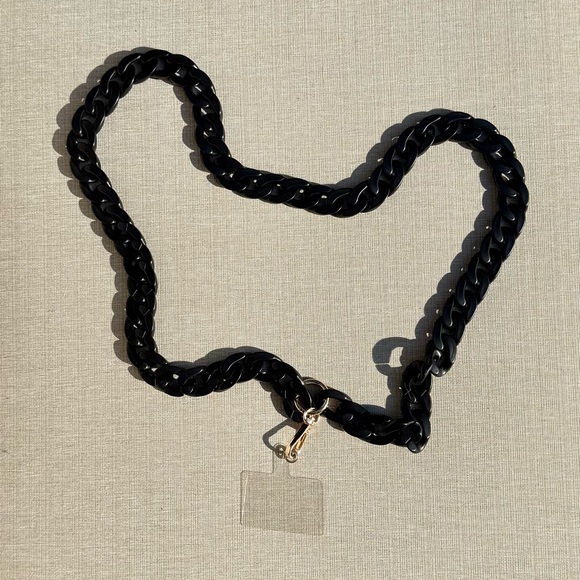 Black plastic cell phone Chain/Necklace. Never used - Picture 1 of 1